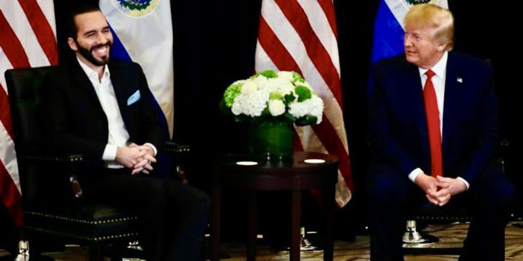 La negociación entre los gobiernos de Trump y Bukele para enviar a El Salvador indocumentados de terceros países