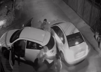 Queman bus e intentan saquear locales comerciales en Pudahuel