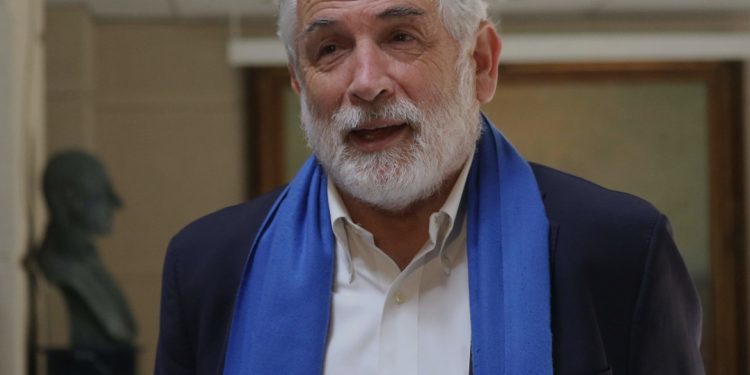 Diputados PS se dividido por responsabilidad del ministro Montes en la lenta reconstrucción