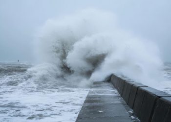 Protección frente a nueva alerta por marejadas: Un llamado a la acción para empresas y propietarios costeros
