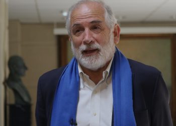 Ministro Montes responde críticas por reconstrucción tras megaincendio