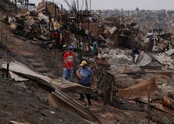 Damnificados del megaincendio de Valparaíso iniciarán huelga de hambre