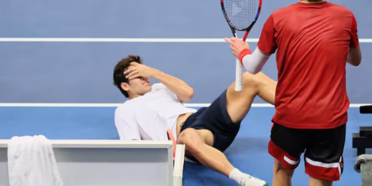 Escándalo en Copa Davis luego que Cristian Garin fuera agredido por Bergs y descalificado por negarse a jugar
