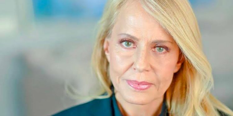 Cecilia Bolocco critica recortes presupuestarios del sector de salud