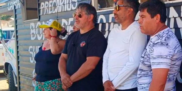 Lluevas las críticas al ministro de Agricultura por grabarse con una manguera tratando de pagar incendio