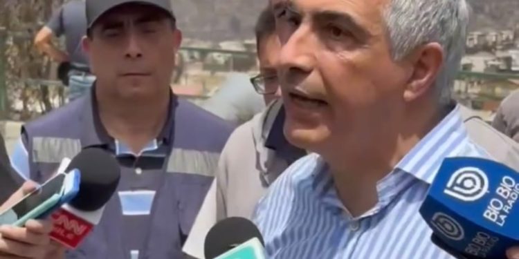 Senador Chahuán acusa a Delegación Presidencial de intentar quebrar huelga de hambre negociando con dirigentes de otras agrupaciones de damnificados