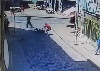 Detienen a sujeto que arrastró a turista japonés para robarle en Valparaíso
