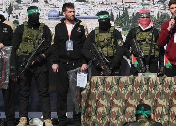 Hamás libera a tres rehenes israelíes y pide llama a iniciar segunda fase de la tregua