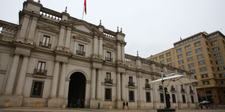 Muere carabinero que estaba de guardia al interior de La Moneda