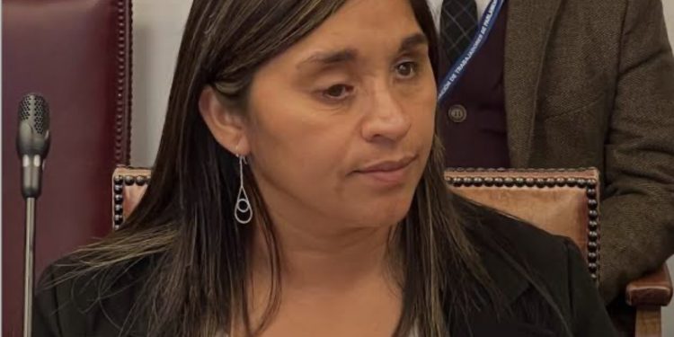 Suprema ordena a senadora Campillai borrar de sus RRSS «todas las publicaciones que afecten la honra» del exoficial Crespo
