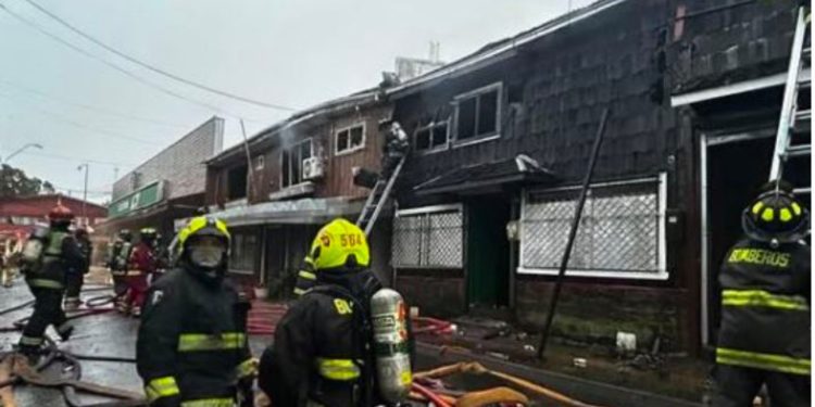 Confirman más 300 afectados tras gigantesco incendio en Ancud