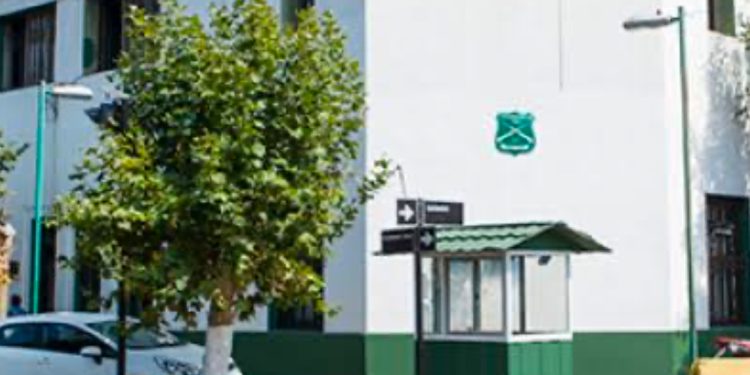 Tres carabineros resultan heridos tras estruendo y posterior incendio en subcomisaría de Independencia