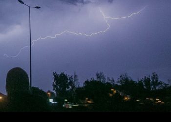 Se registran lluvias y truenos en algunas comunas de la Región Metropolitana y zonas precordilleranas de Los Andes