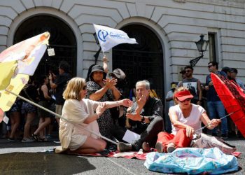 Profesores de Santiago confirman paro indefinido luego de no llegar a acuerdo con alcalde Desbordes