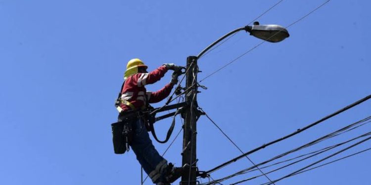 Nuevos cortes de energía eléctrica complican a la Región Metropolitana en «súper lunes»