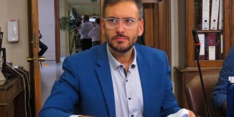 Diputado De Rementería acusa «sesgo» en diligencia a Carol Cariola