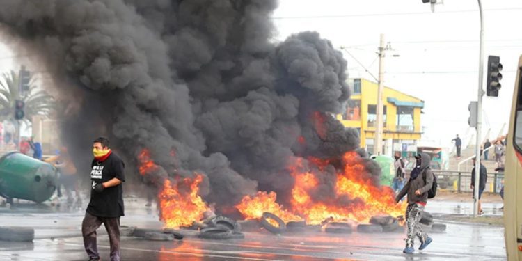Pescadores artesanales levantaron barricadas y cortaron el tránsito en Valparaíso