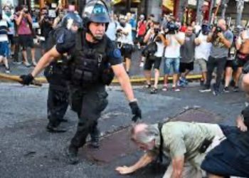 Marcha de jubilados y barras bravas en Argentina deja al menos 20 heridos y más de 100 detenidos
