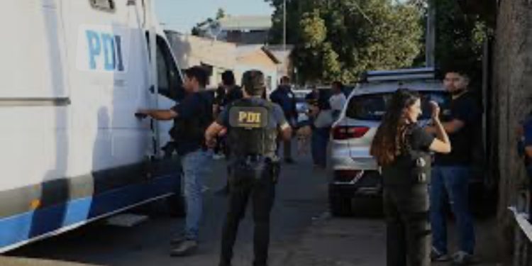 Aumenta polémica por filtración de chat entre Irací Hassler y Karol Cariola