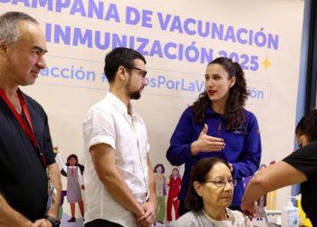 Dos hombres son asesinados a balazos en el centro de Santiago