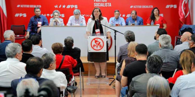 Menor de 17 años es asesinado mientras conducía una moto en Melipilla