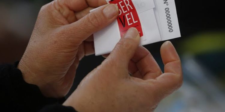 Senado declara inadmisible indicación para restringir voto de extranjeros