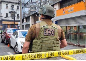 Un liceo destruido y decenas de viviendas quemadas deja saldo de gigantescos incendios en el sur