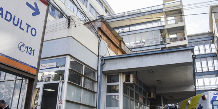 Mujer muere intoxicada por mónoxido de carbono en edificio de Valparaíso