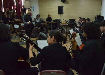 Se viraliza video donde Carolina Tohá es agredida por manfiestantes en la vía pública