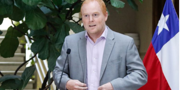 Rojo Edwards presenta su renuncia al Partido Social Cristiano luego que la colectividad descartada su candidatura presidencial