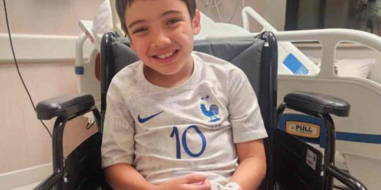 Niño chileno de 10 años lucha para salvar su vida debido a que es el único caso en Chile con mutación PolG