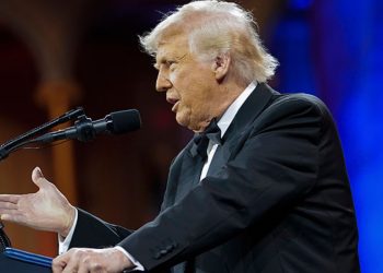 Trump vuelve a remecer el mundo elevando aranceles a China en 125% y suspendiendo a países que no tomaron represalias