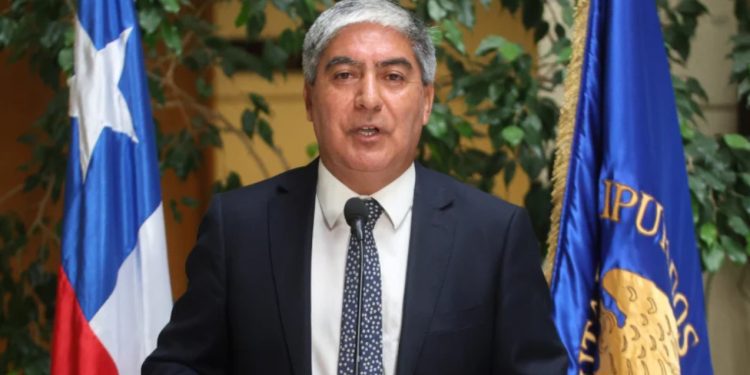 Bus Red cae a la Autopista Central tras accidente y deja once personas lesionadas