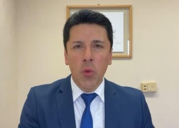 Diputado Mauro González hace un llamado a aprobar informe que busca suspender terapias de hormonización en menores de edad