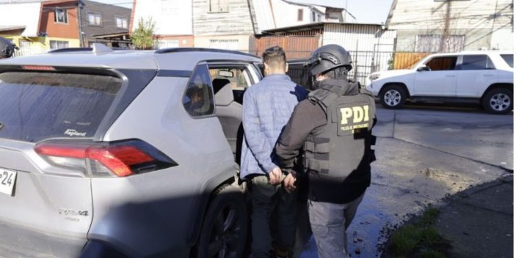 Tres sujetos son detenidos en Talcahuano tras disparar contra Carabineros y chocar patrulla