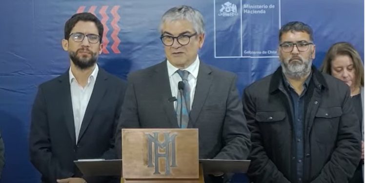 Ministerio de Hacienda y CUT sellan acuerdo por salario mínimo que Proponen alza para llegar a $529 mil