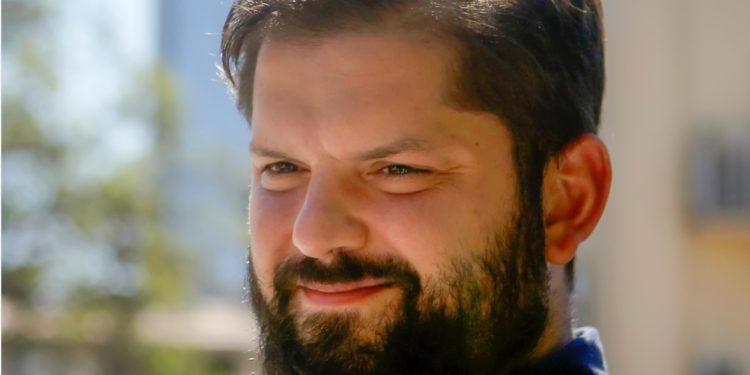 Claudio Bravo se transforma en viral tras increpar a conductor ebrio en la Ruta 5