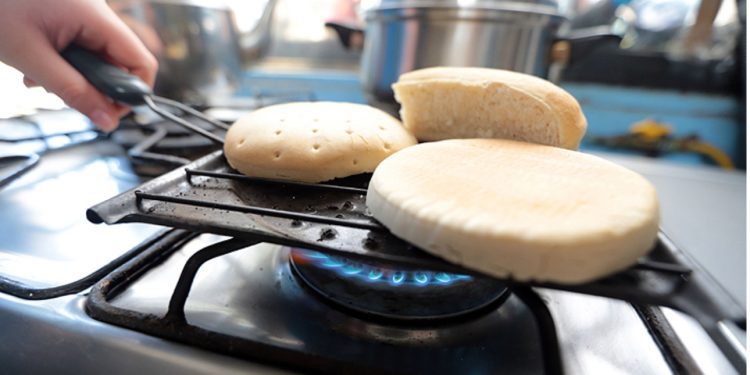 Marca de utensilios modifica nombre del tradicional tostador chileno y genera polémica