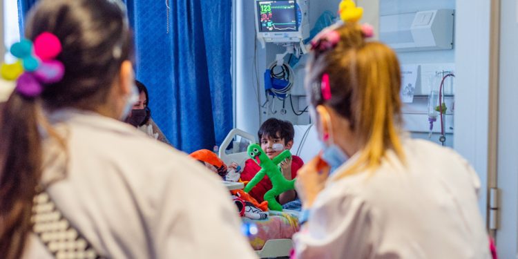 ONG Ritmo llama a sumarse a su campaña para llevar alegría y salud emocional a pacientes hospitalizados en Valparaíso