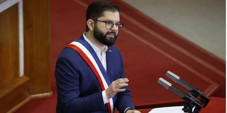 Presidente Boric pide al Congreso «no negar el debate» al aborto legal en medio de la Cuenta Pública