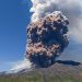 Erupción de Volcán Etna deja enorme nube de humo y cenizas en Italia
