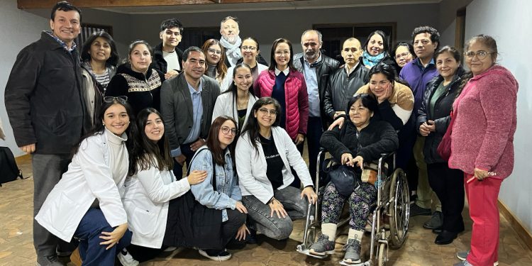 Alianza público-privada concreta 5.000 becas en habilidades digitales e IA en Chile