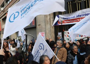 Alianza público-privada concreta 5.000 becas en habilidades digitales e IA en Chile