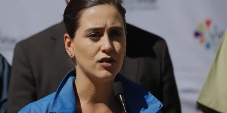 Alianza público-privada concreta 5.000 becas en habilidades digitales e IA en Chile