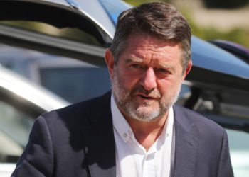 Allanan domicilio de Claudio Orrego y oficinas del Gore Metropolitano por orden de la fiscalía