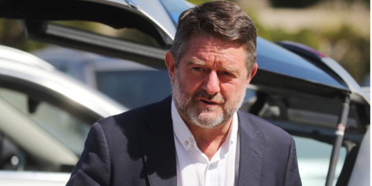 Allanan domicilio de Claudio Orrego y oficinas del Gore Metropolitano por orden de la fiscalía