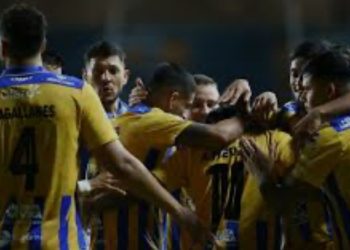 Everton ganó a Iquique en el norte y se aleja de los últimos lugares de la tabla