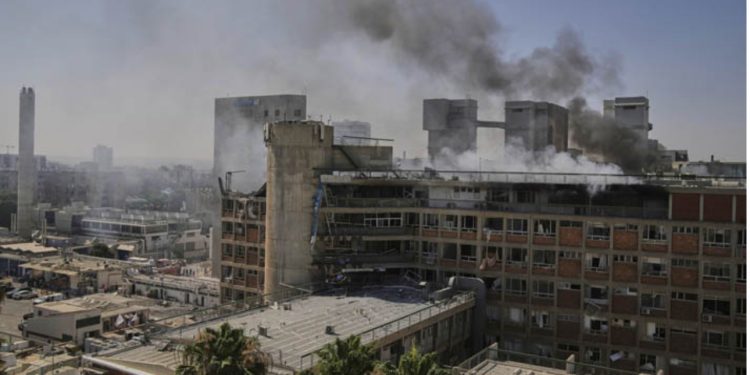 Irán bombardea hospital del sur de Israel dejando más de 660 víctimas fatales