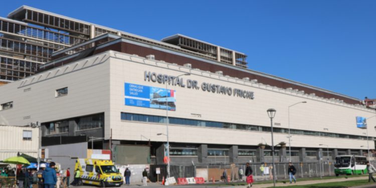 Ingresan querella contra médicos de Hospital Gustavo Fricke tras muerte de recién nacida