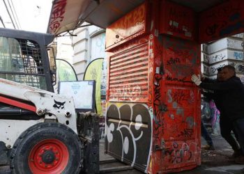 Comenzó plan de retiro de kioscos abandonados en el plan y cerros de Valparaíso